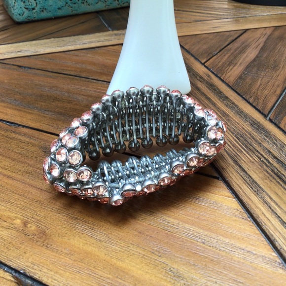 Pink stretchy rhinestone bracelet. EUC. - Picture 2 of 3